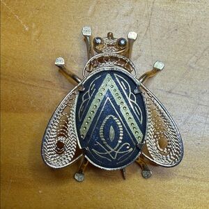 Vintage 1940's Damascene fly filigree brooch